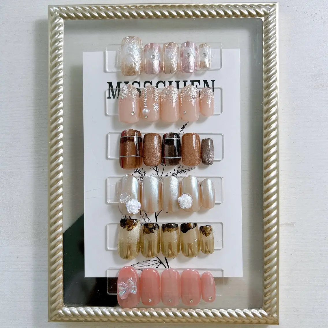 ネイル オーロラネイル フレンチネイル ガーリー グラデーション キラキラネイル ハンドネイル Kai  nail Mayukoのネイルデザイン