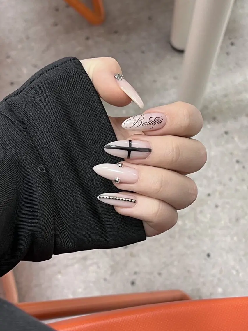 ネイル 長さ出し ジェルネイル 韓国ネイル 持ち込み ワンホンネイル ハンドネイル ハンドケア Nova Nail Salonのネイルデザイン