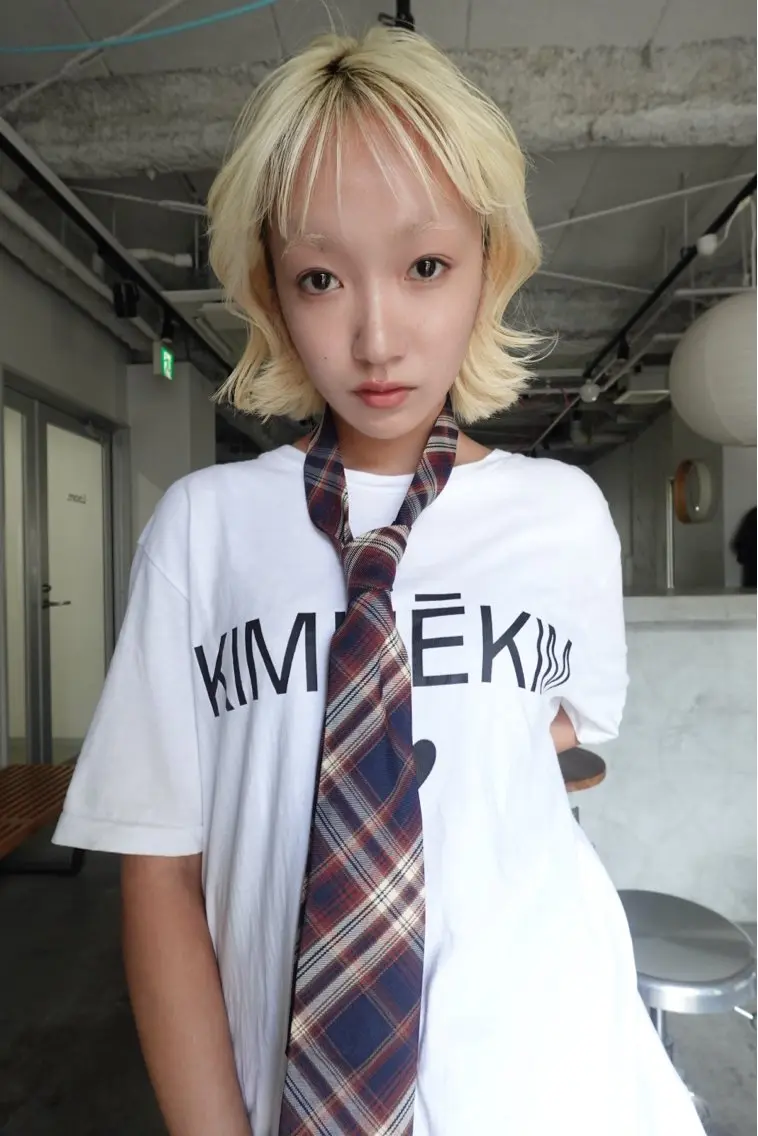 ショート カラー 抜きっぱなしブロンド ブロンド ヘアカラー Iwai sのヘアスタイル