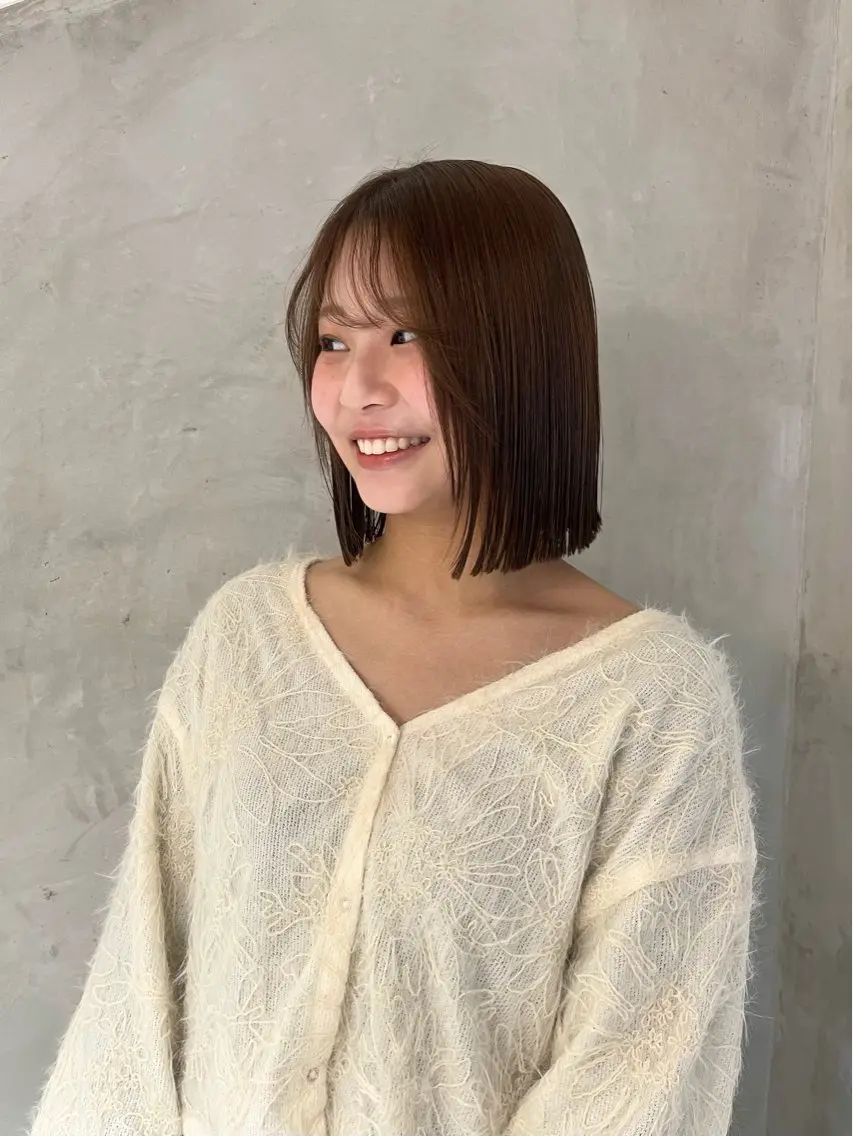 ミディアム カット トリートメント 切りっぱなしボブ/ 艶カラー/綾莉のヘアスタイル