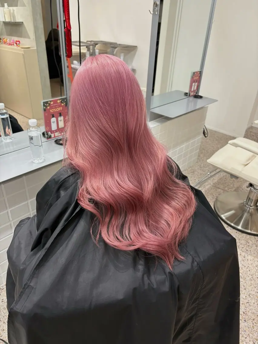 ロング カラー ヘアカラー トリートメント PELEハイトーン shinobuのヘアスタイル