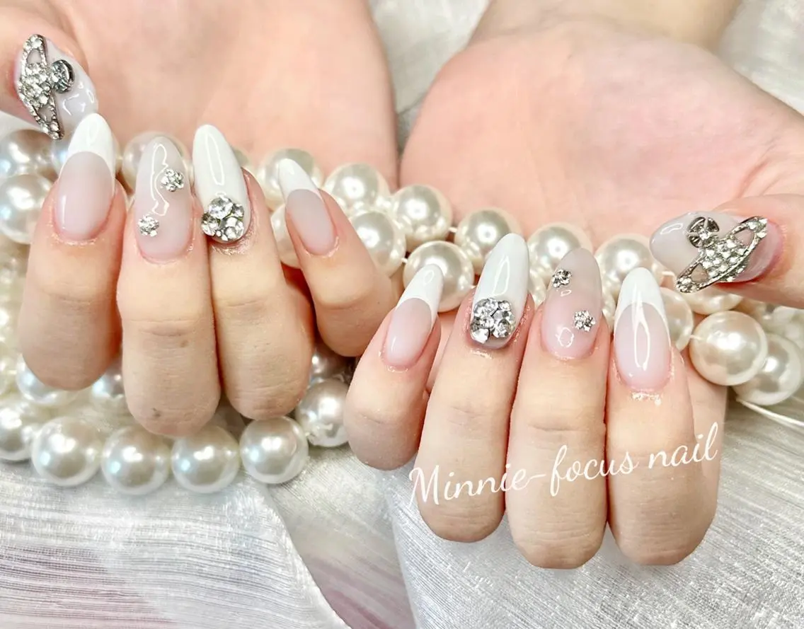 ネイル フレンチネイル ゴージャス キラキラネイル 韓国ネイル 持ち込み ハンドネイル 🧸Luvia nail✨のネイルデザイン