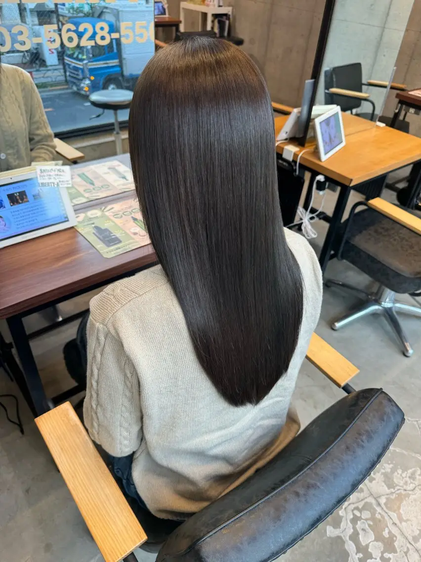 ロング 平栗 篤のヘアスタイル