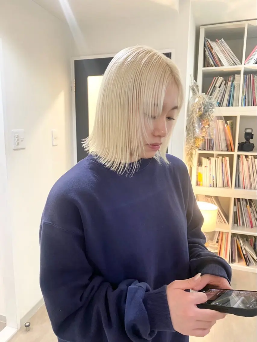 ミディアム カラー ボブレイヤー ブリーチ 抜きっぱなしブロンド ブロンド ケアブリーチ ヘアカラー トリートメント 名古屋/髪質改善/ アヤカのヘアスタイル