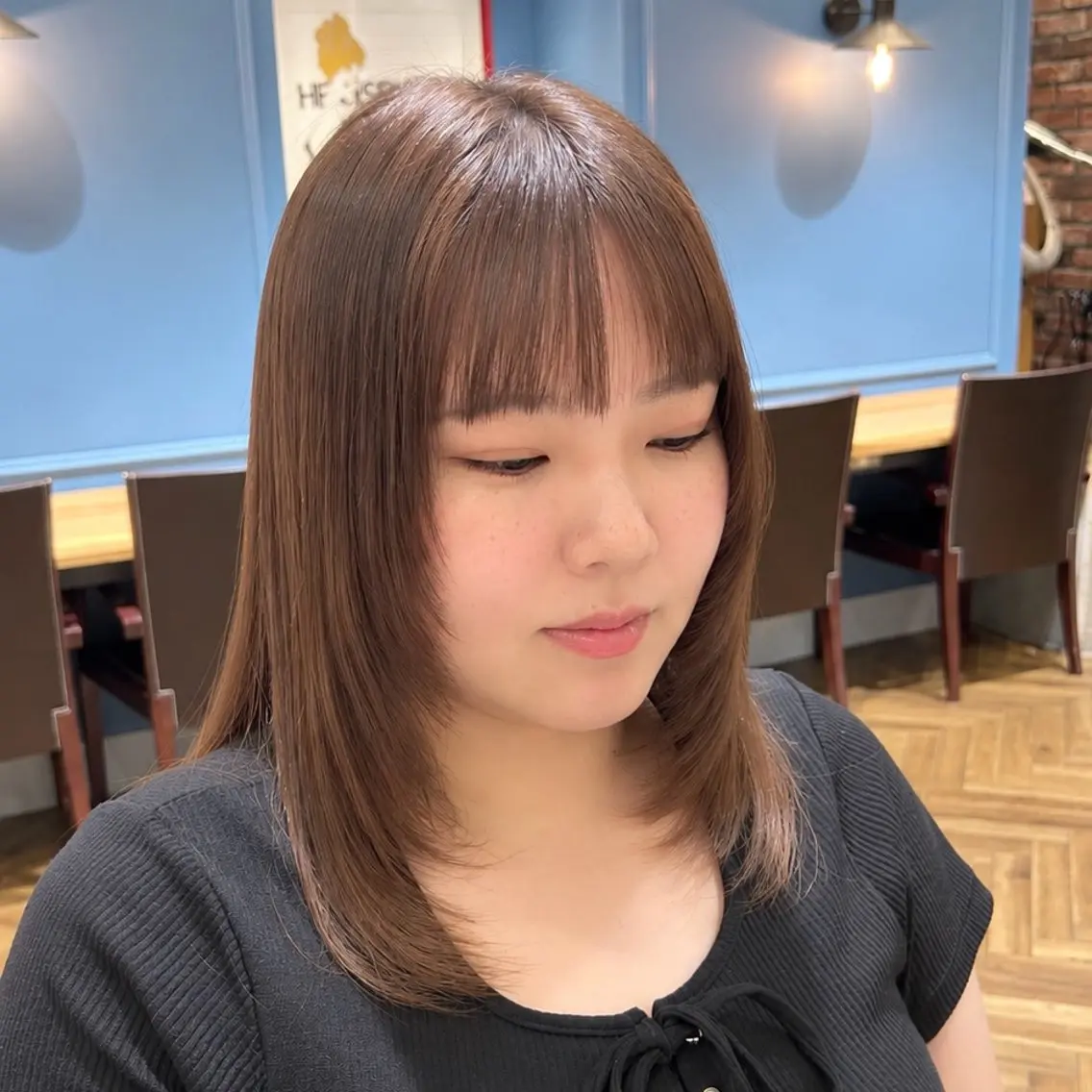 セミロング 顔まわりレイヤー レイヤーカット 村下 莉央のマツエク・マツパデザイン