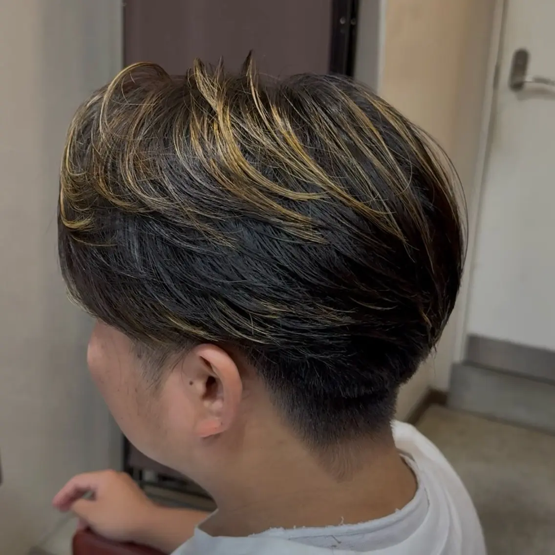 カラー メンズ メンズハイライト ハイライトカラー ヘアカラー スペインカール/セン ターパート/RYUのヘアスタイル
