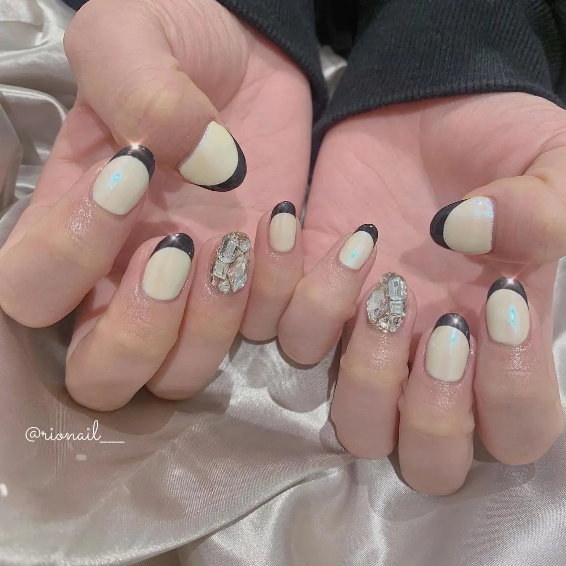ネイル アートネイル 𝘙𝘪𝘰𝘯𝘢 ...🕯🤍のネイルデザイン