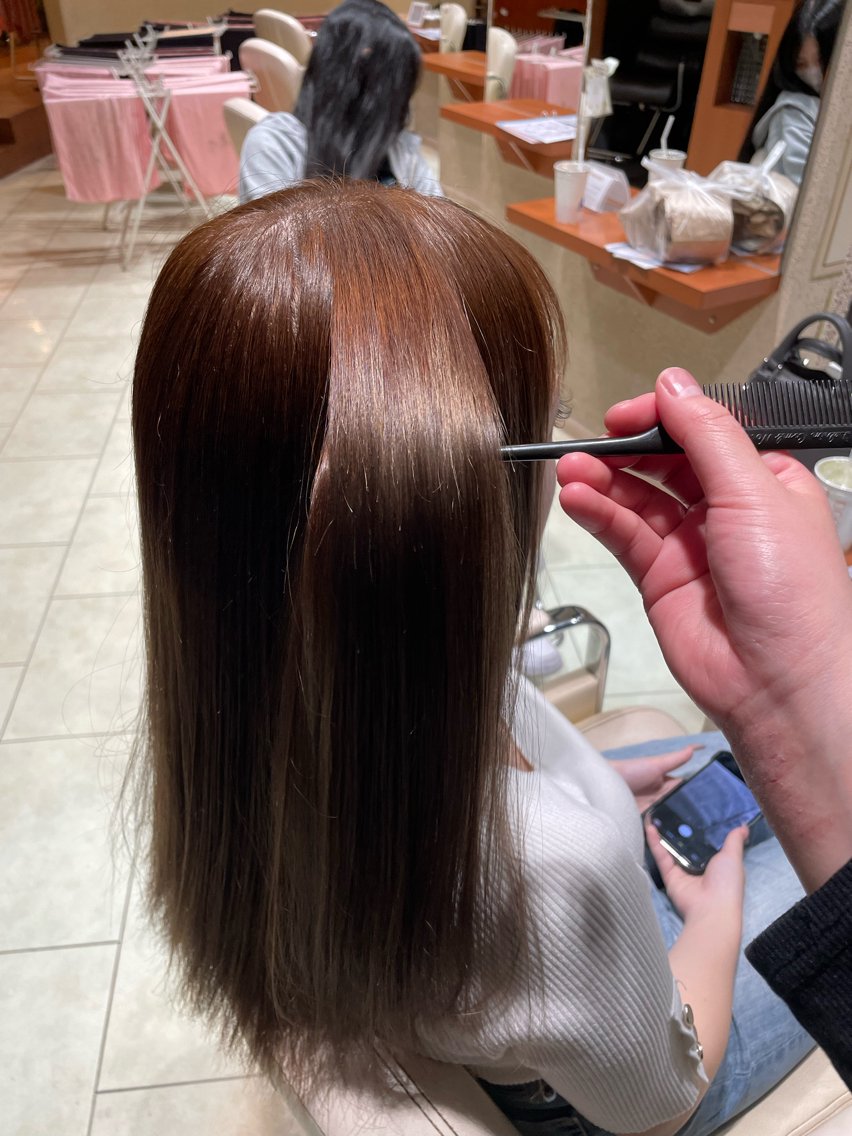 カラー ヘアカラー 新谷 心愛のヘアスタイル