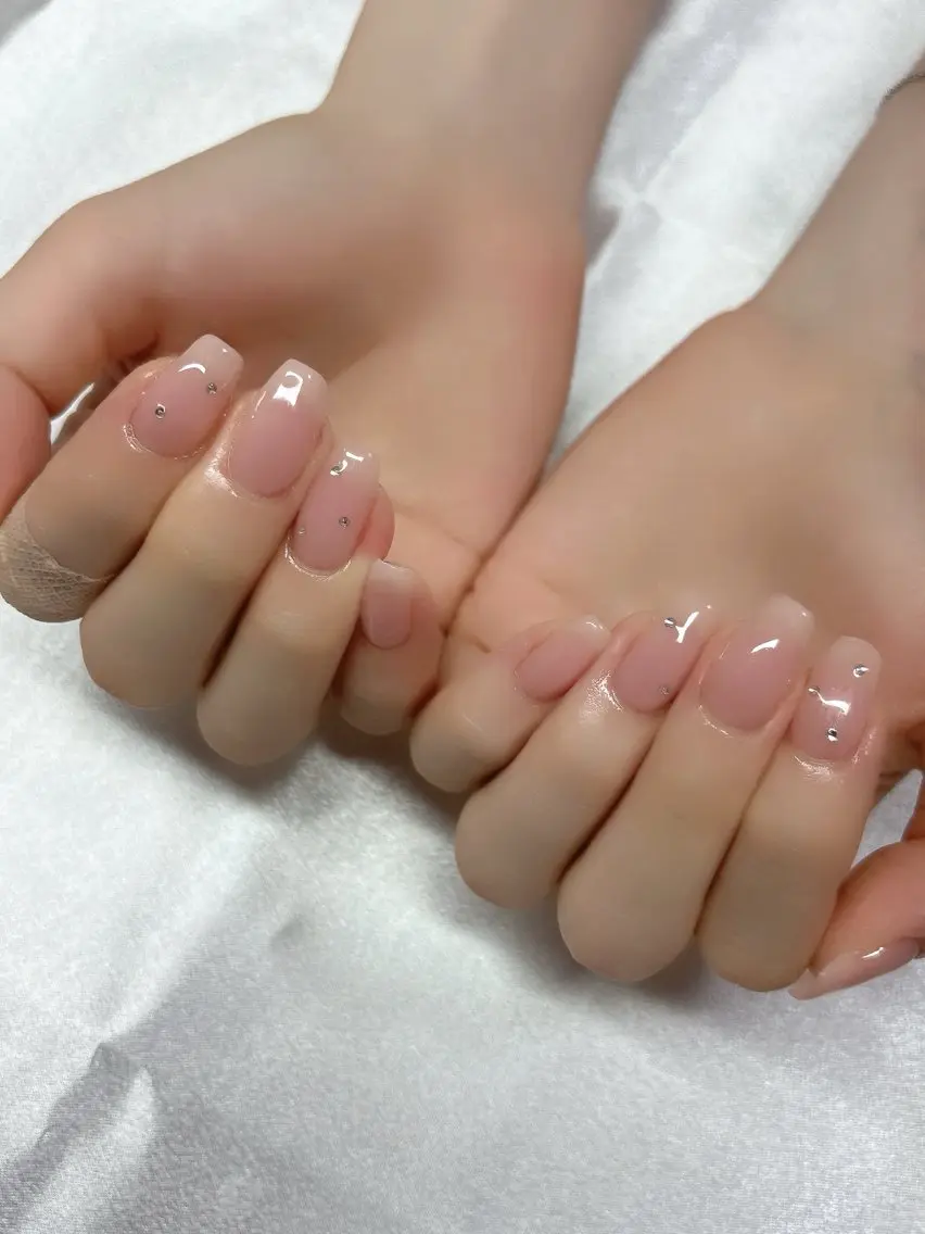 オフなしワンカラー🤍ストーンorパール10個無料の写真