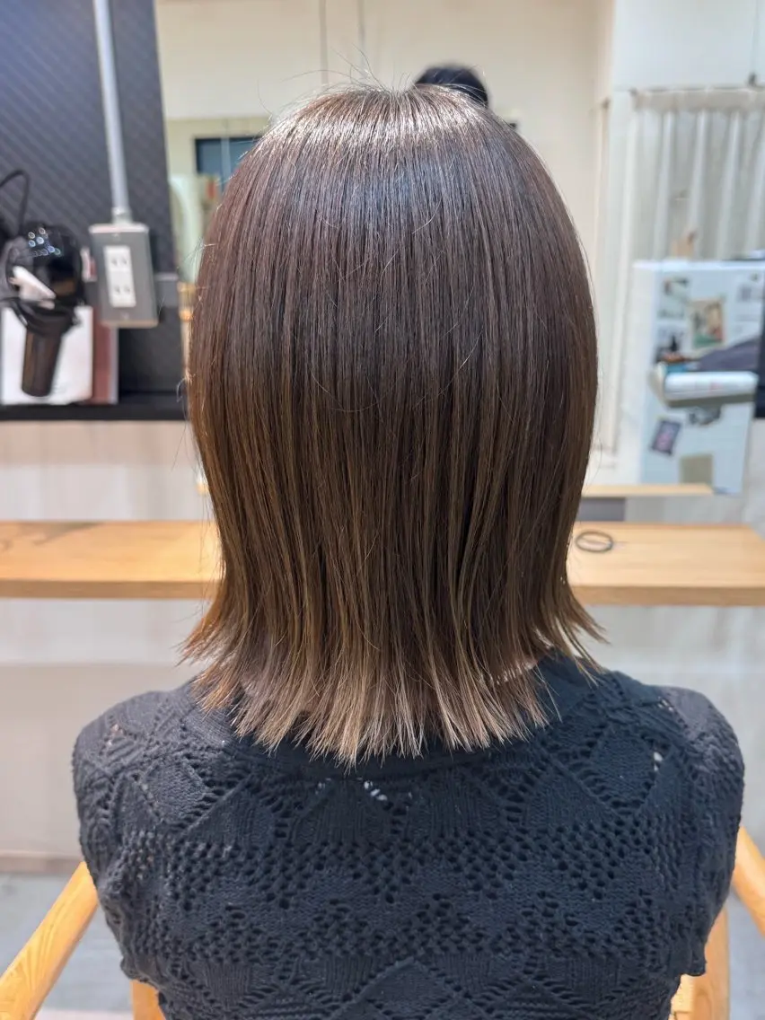 ミディアム カラー ブラウンカラー オリーブブラウン sim / kantaのヘアスタイル