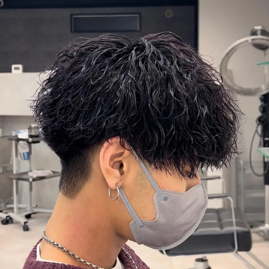 カラー ヘアアレンジ メンズ メンズブリーチ 黒髪 ブリーチ パープルブラック 柴山 正人のヘアスタイル