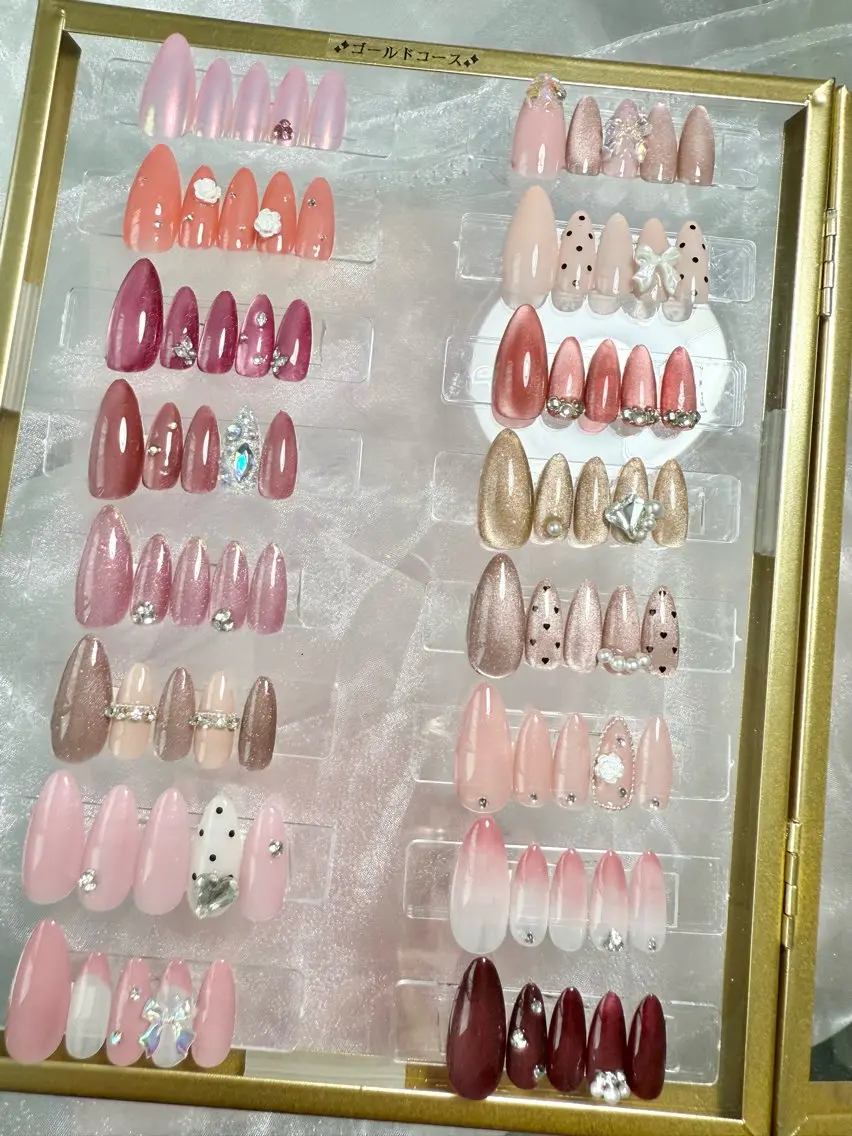 ネイル ゴールド ハンドネイル Nail&Spa émuのネイルデザイン