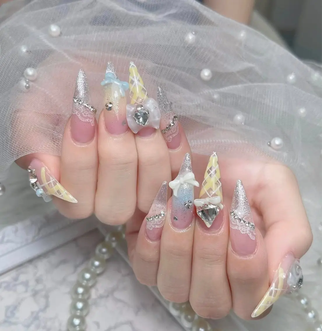 ネイル フラワーネイル ジェルネイル キラキラネイル 韓国ネイル 持ち込み ハンドネイル Nova Nailのネイルデザイン