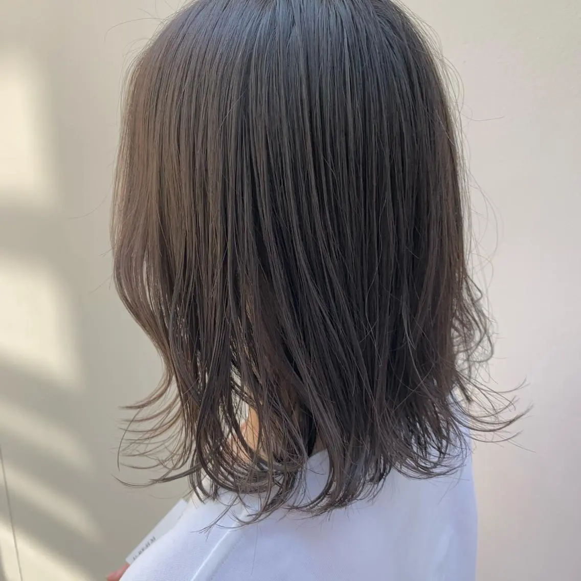 ミディアム カラー ベージュカラー 透明感カラー グレージュ イルミナカラー ミルクティーベージュ カット ヘアカラー マンツーマン×半個室 まちだきょうすけのヘアスタイル