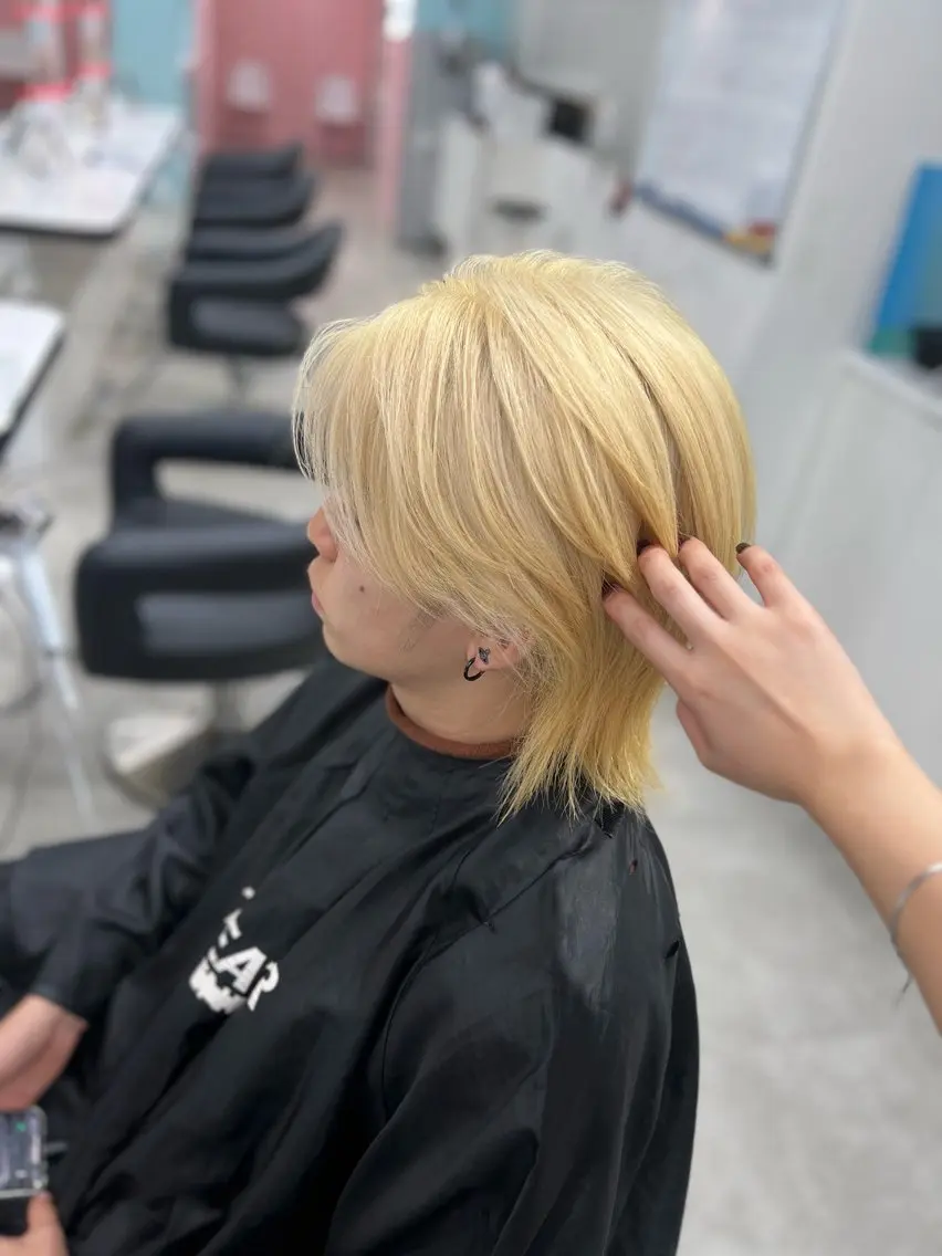 ショート メンズ ヘアカラー レイヤーカット／ ハイトーン/Moeのヘアスタイル