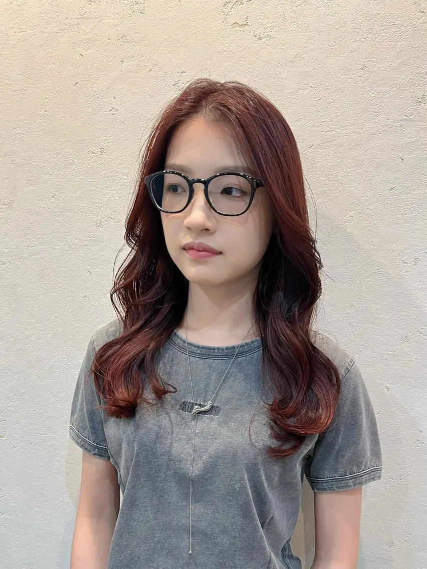 ロング カラー ブラウンカラー レッドカラー レッドブラウン カット ヘアカラー トリートメント 工藤 梨花のヘアスタイル