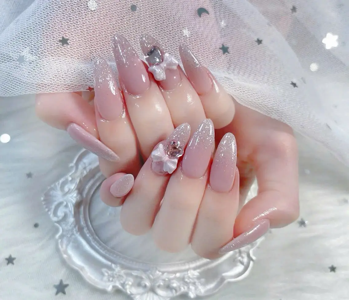 ネイル チークネイル ドット 長さ出し フットネイル フレンチネイル Hana Nail Salonのネイルデザイン