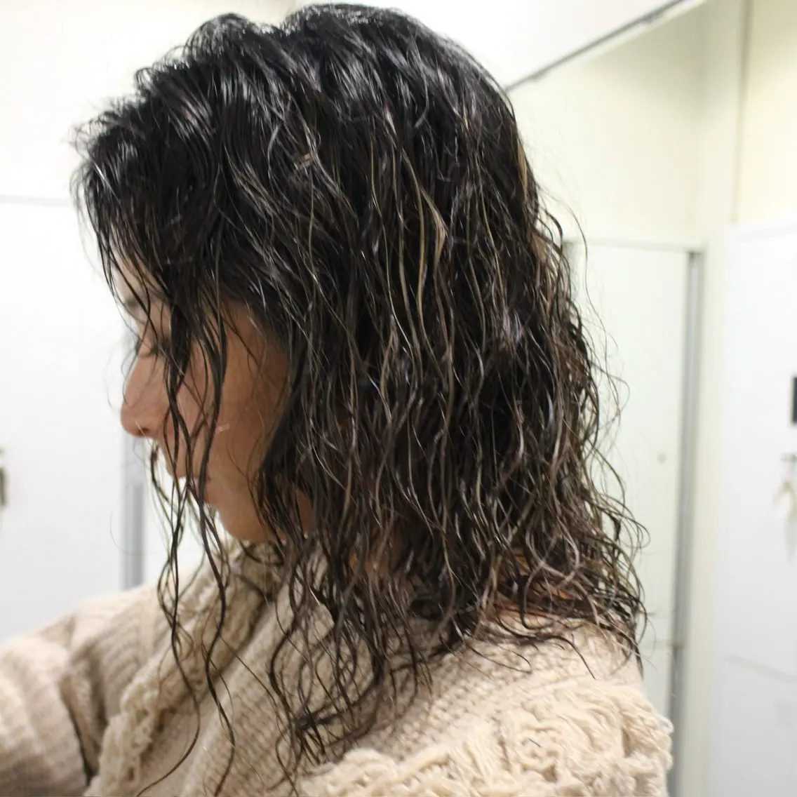 セミロング カラー パーマ ハイライトカラー ハイライト カーリーパーマ/ 透明ｶﾗｰ/MIKUのヘアスタイル