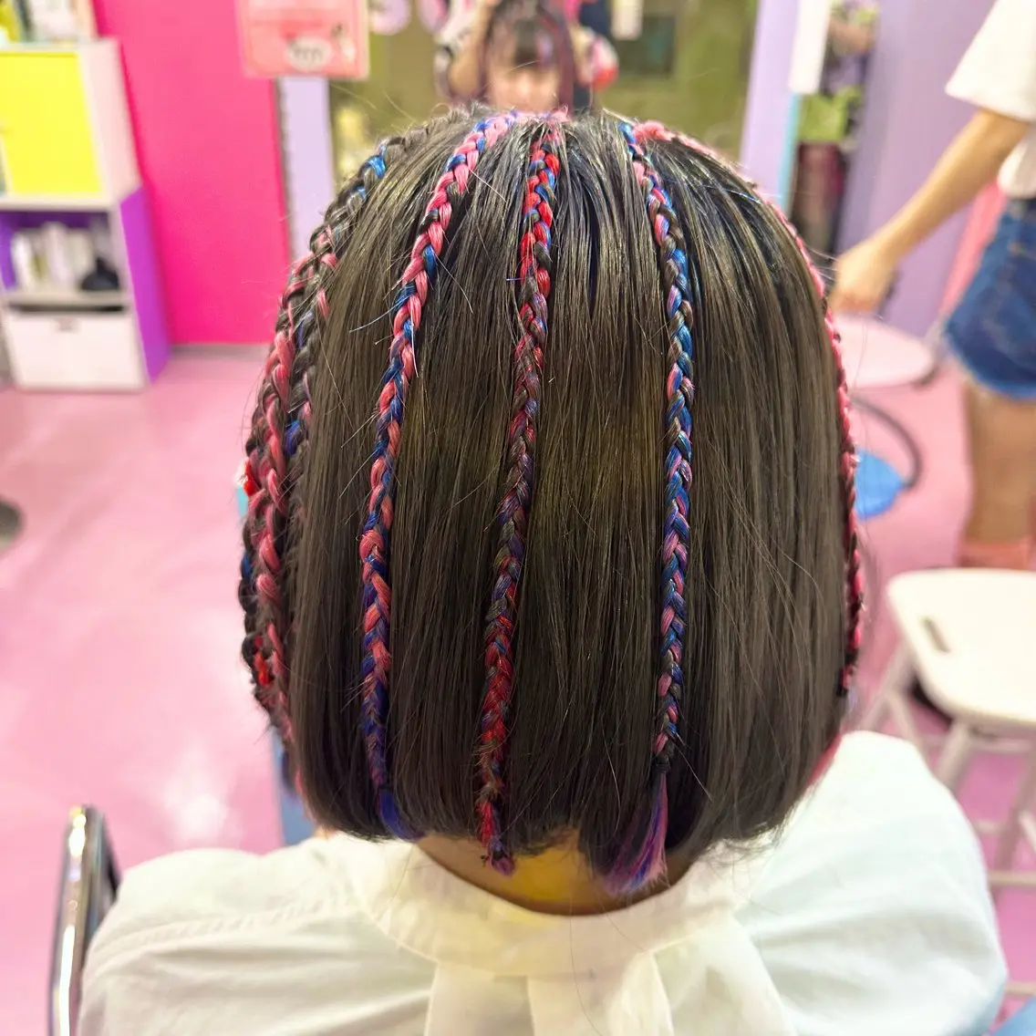 ショート ヘアアレンジ ♮やっしー♮ 🌈派手髪🌈のヘアスタイル