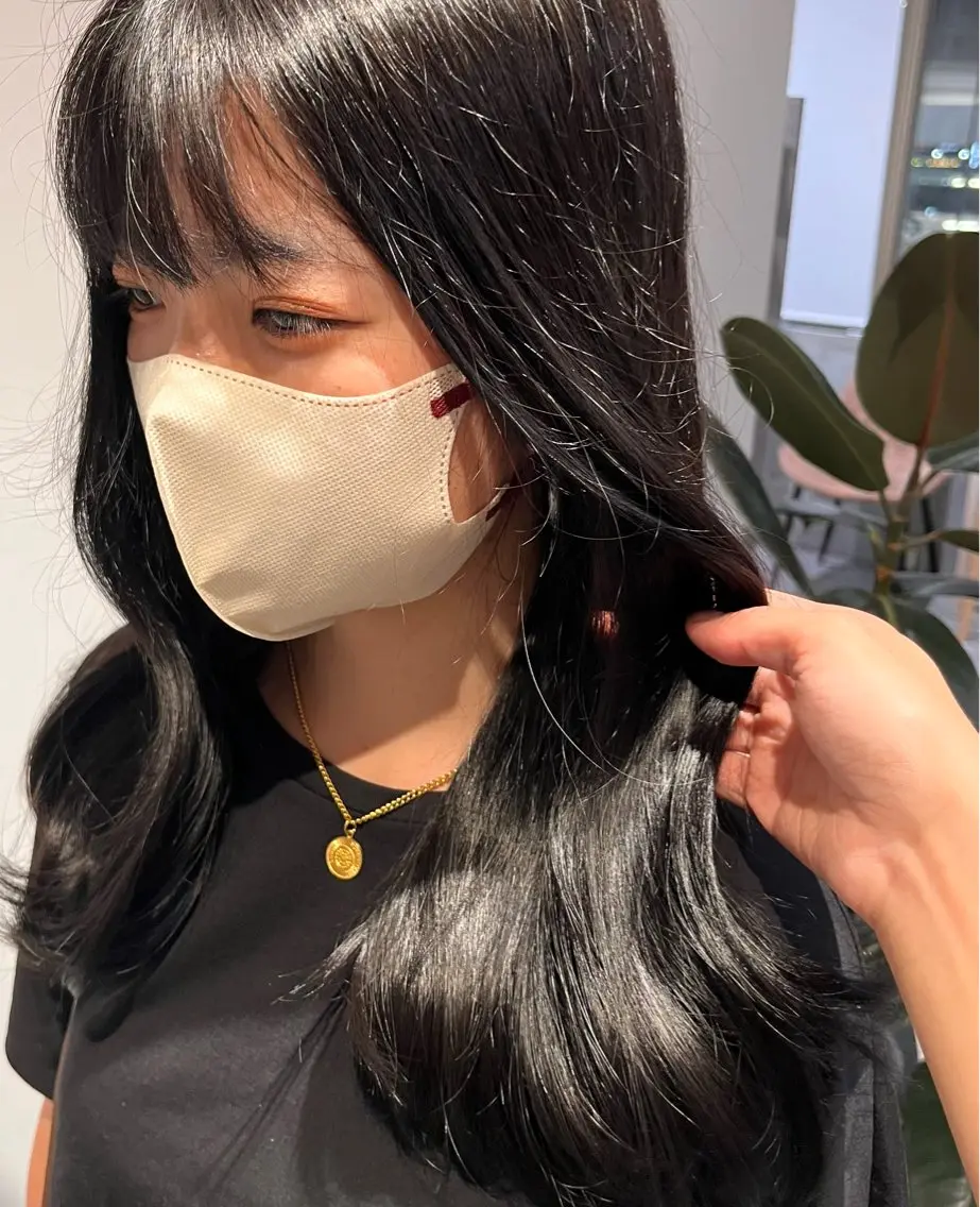 ミディアム カラー 黒髪 ブリーチ ブルーカラー ブルーブラック ケアブリーチ ｵﾀｸ美容師🛍/ 酸性ストレート/艶髪のヘアスタイル