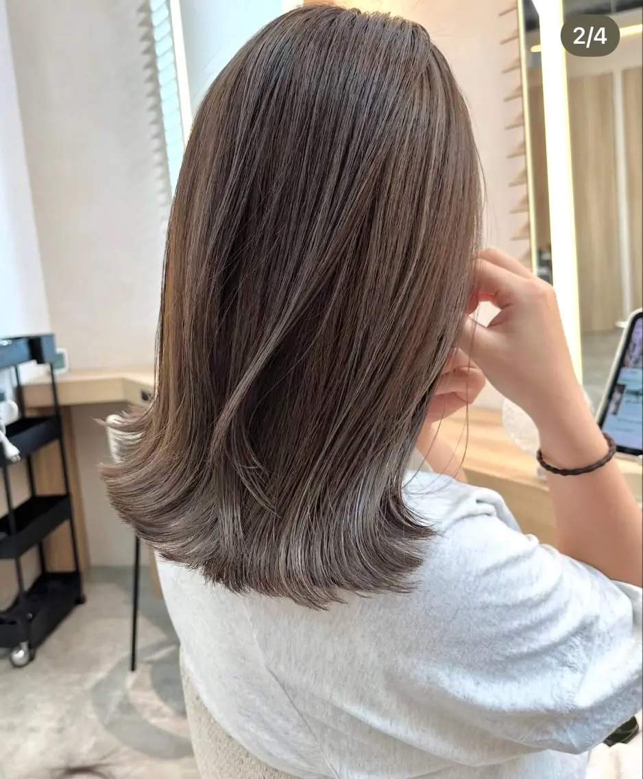 ミディアム ハイライト Ways TOKYOのヘアスタイル