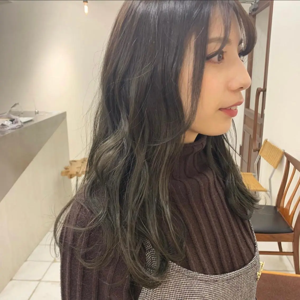 セミロング カラー ヘアアレンジ アッシュ ベージュカラー グレージュ オリーブベージュ オリーブグレージュ 眉毛ワックス konomiの眉毛・アイブロウイメージ