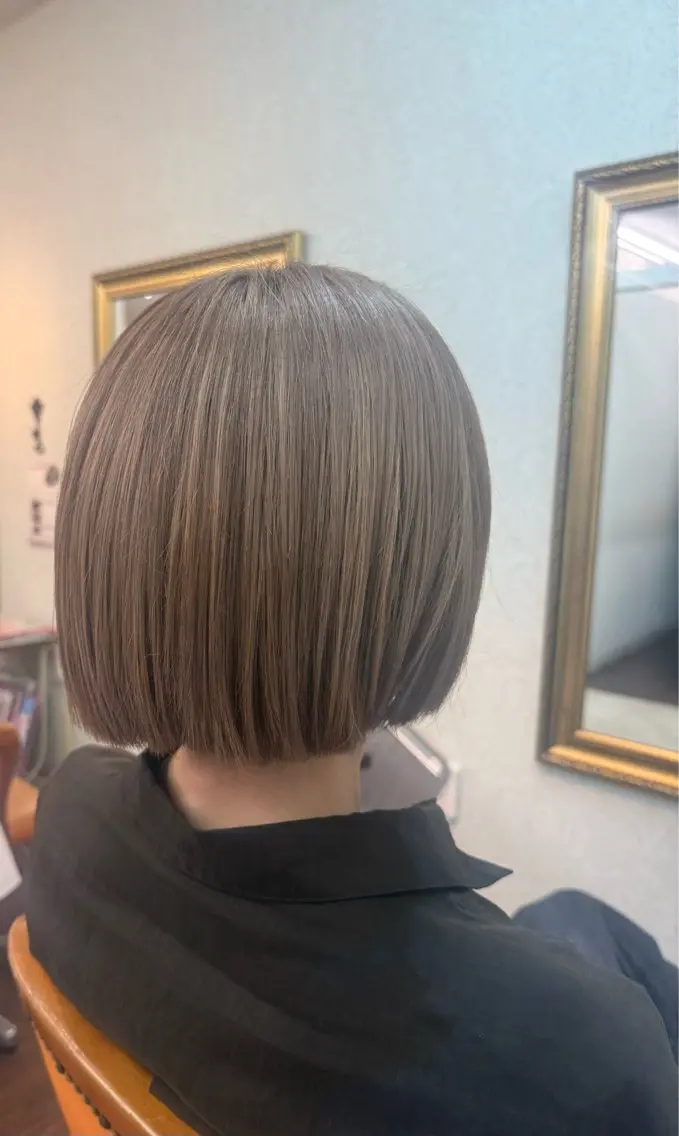 ショート ヘアカラー 岩谷 彩花のヘアスタイル