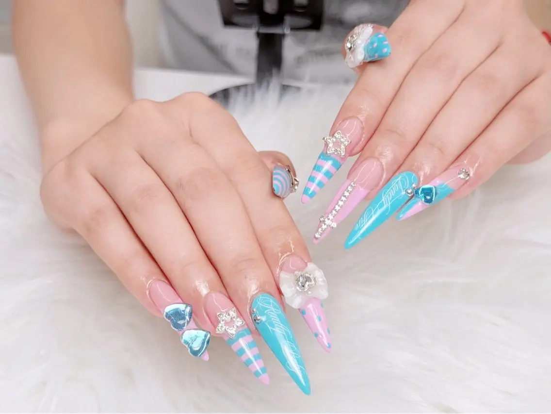ロング 韓国風ヘア ロング ハンドネイル 28nails .thaoのネイルデザイン