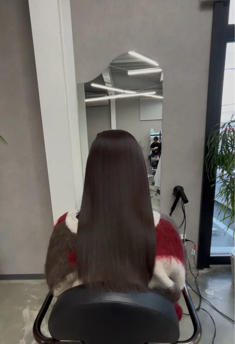 セミロング カット ヘアカラー 縮毛矯正 鄭 弘志のヘアスタイル