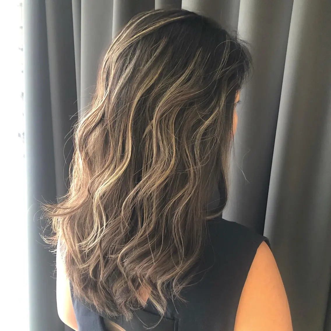 ロング カラー ブラウンカラー ハイライトカラー ハイライト ORIKA 美容室のヘアスタイル