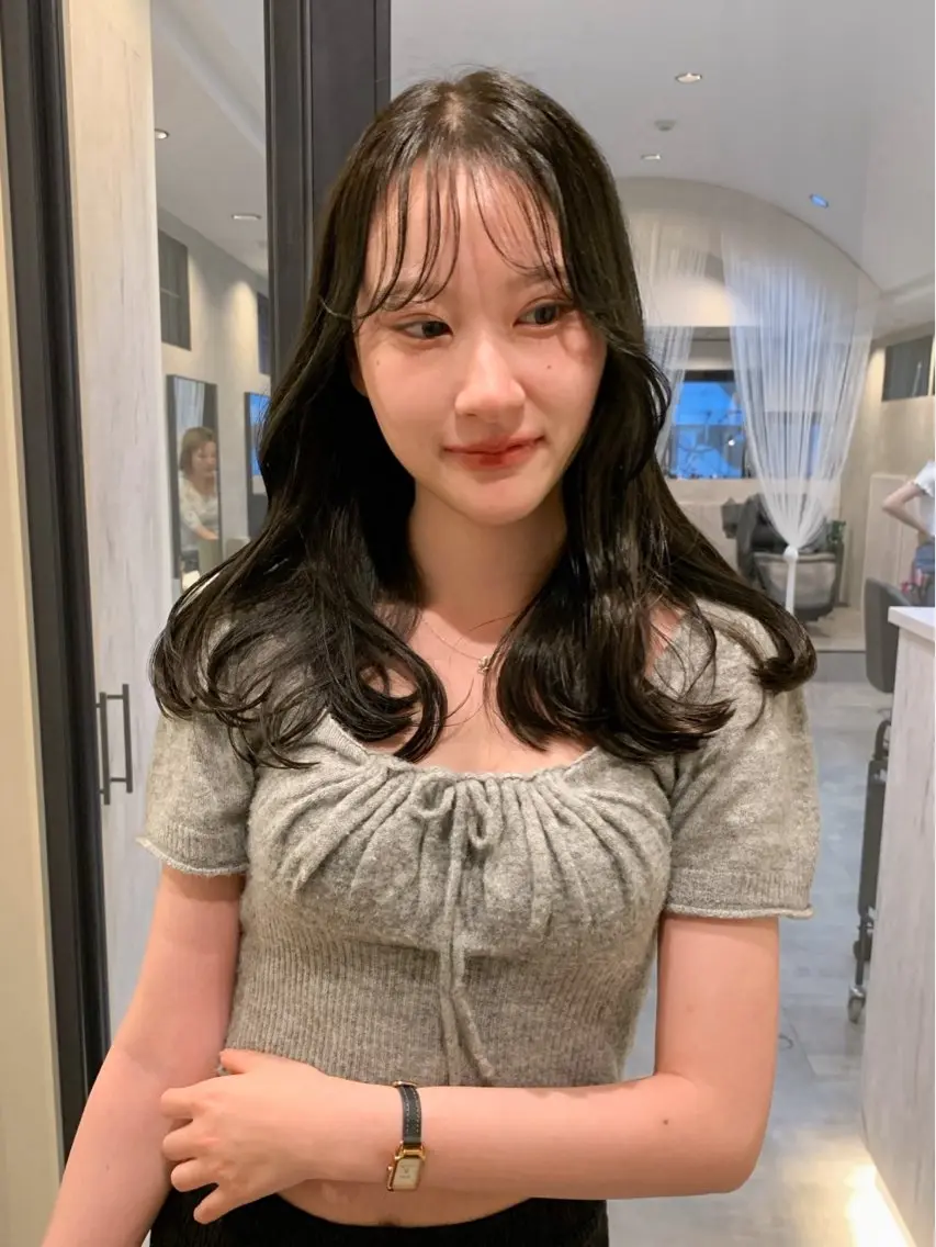ロング カラー 透明感カラー グレージュ 韓国風ヘア カット ヘアカラー トリートメント 落合希 Olivebeigeのヘアスタイル