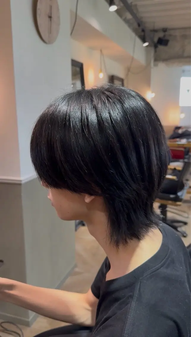 ミディアム ウルフカット 艶感/レイヤーカット 🌐Taketoのヘアスタイル