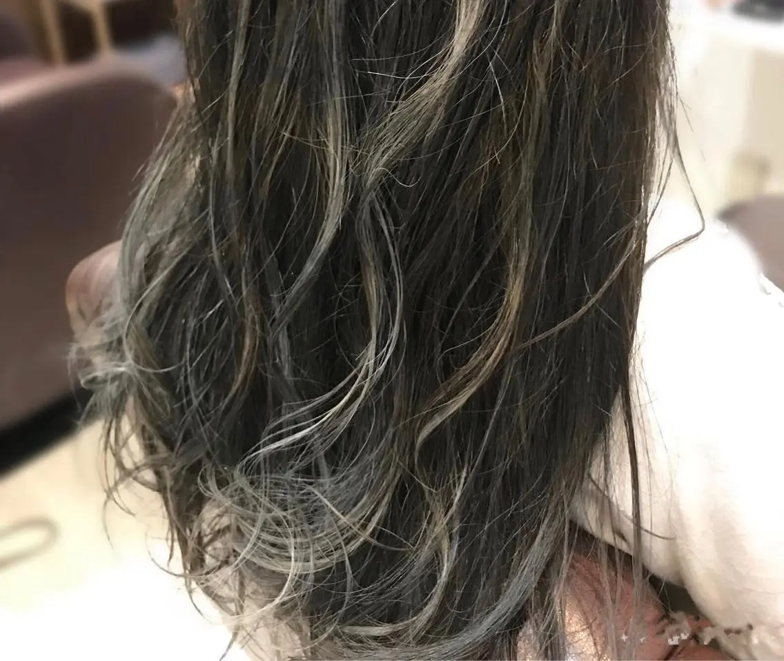 ロング カラー ハイライトカラー 3Dハイライト ハイライト hair works raptureのヘアスタイル