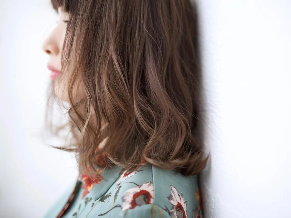 ミディアム カラー 透明感カラー ハイライトカラー ボブ ハイライト fio マナミのヘアスタイル