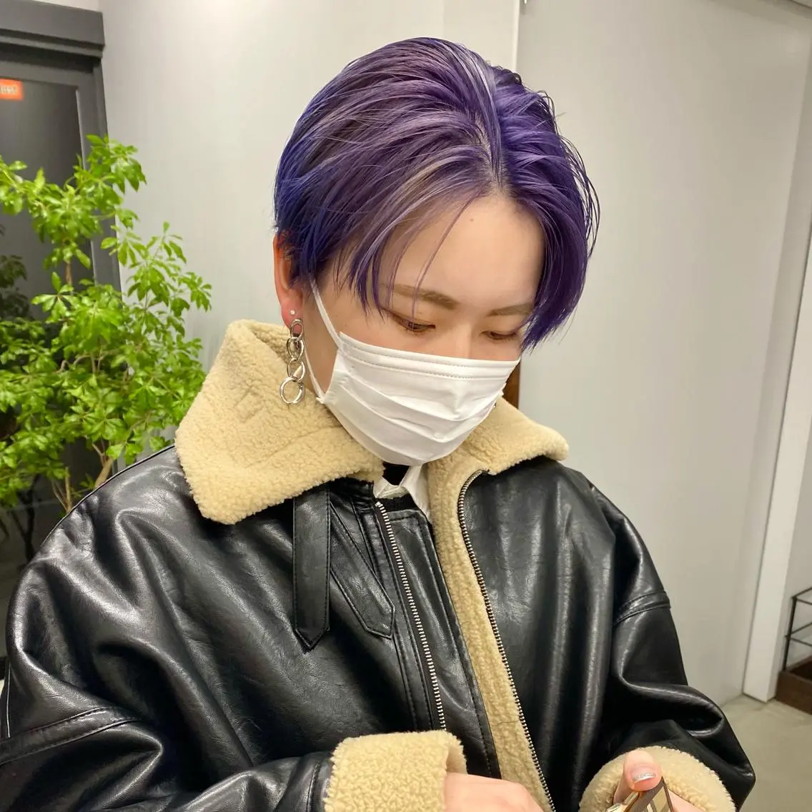 ショート カラー ダブルカラー パープルカラー 山口 モエのヘアスタイル