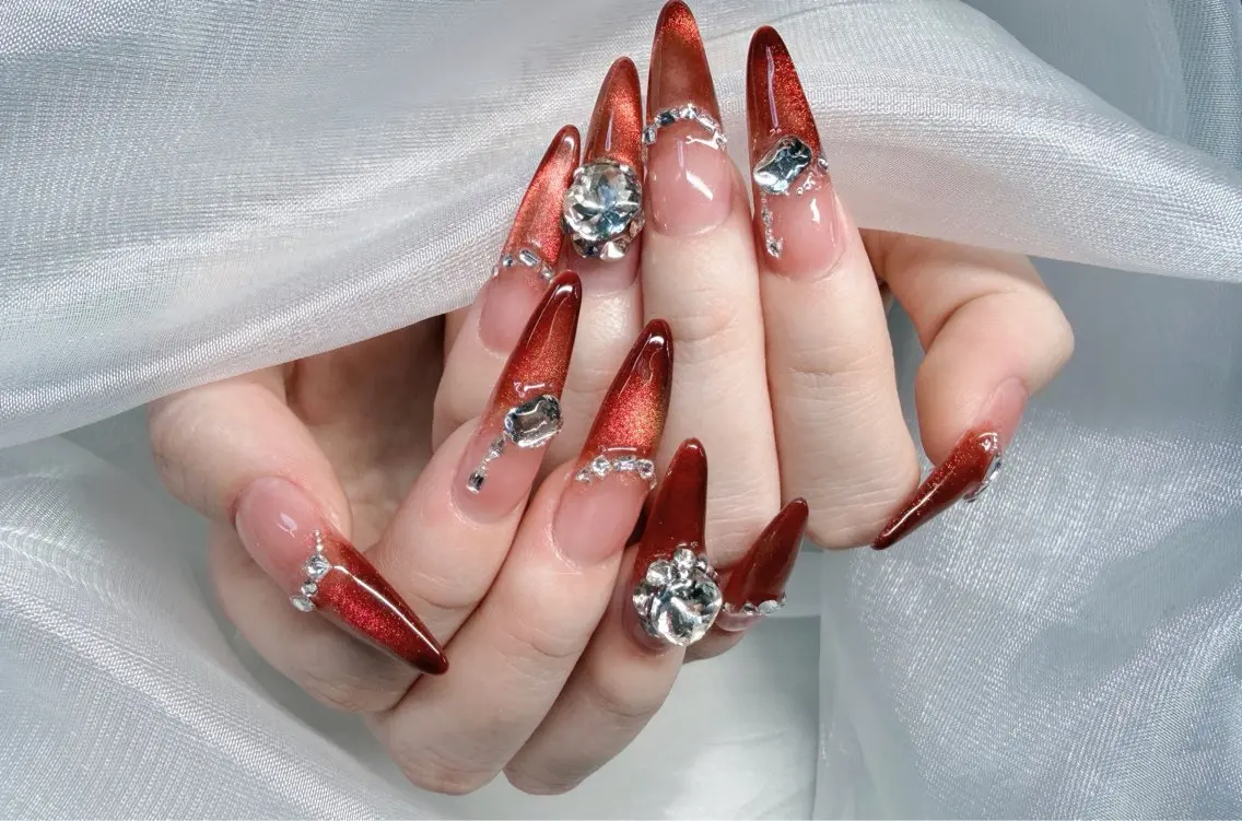 ネイル アートネイル オーロラネイル ガーリー キラキラネイル 韓国ネイル ハンドネイル Mio NailsalonUのネイルデザイン