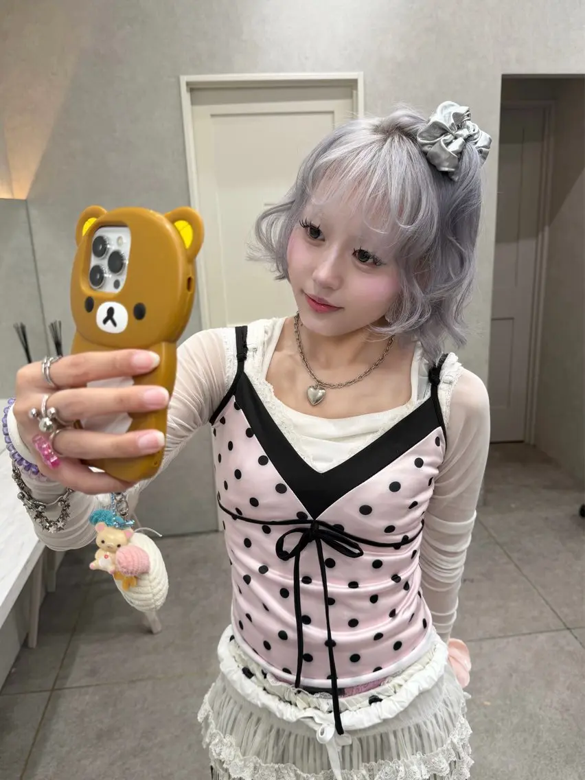ミディアム カット ヘアカラー トリートメント karin ボブハイトーンのヘアスタイル