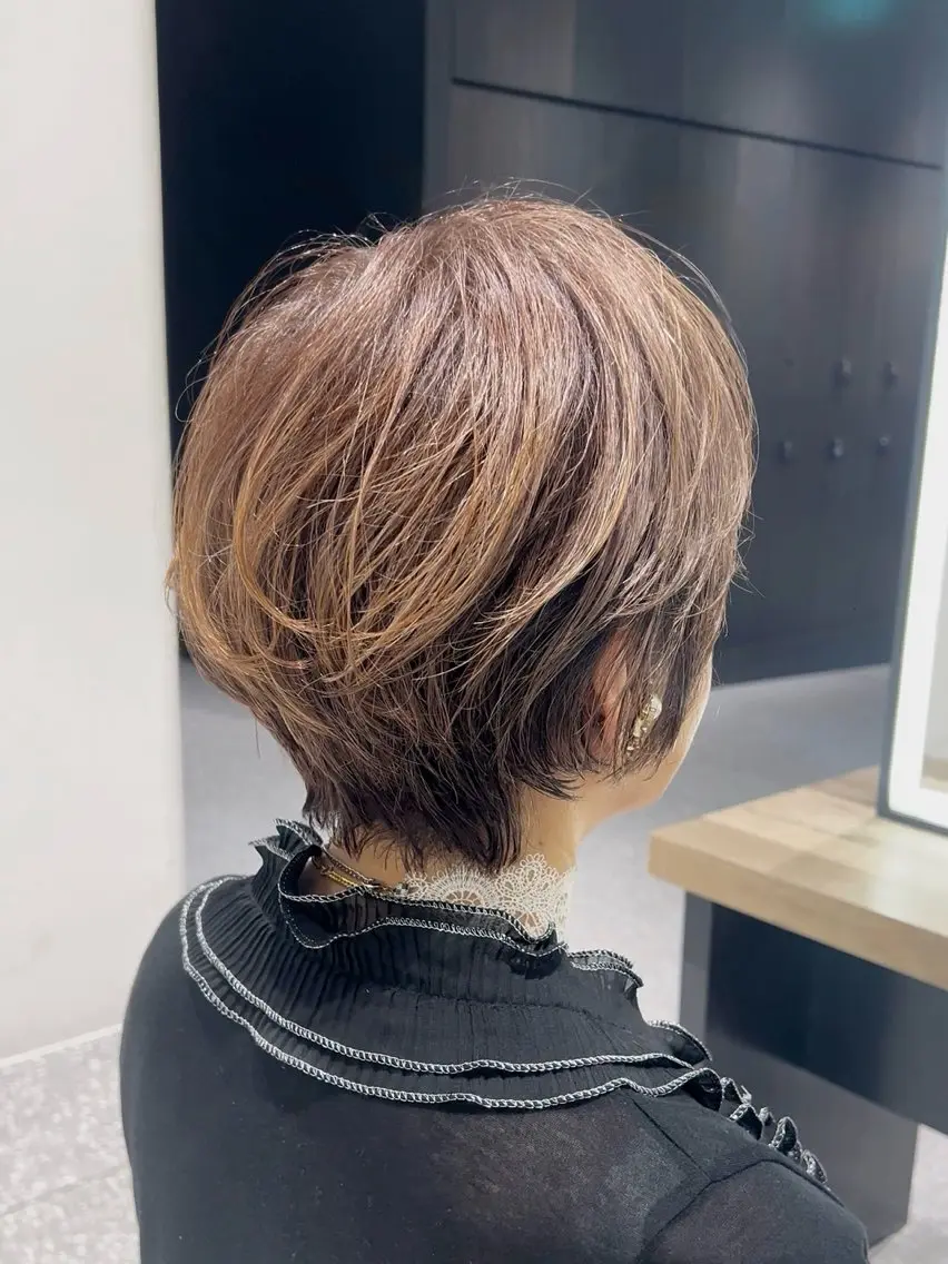 ショートカット+白髪染めカラー＋トリートメントの写真
