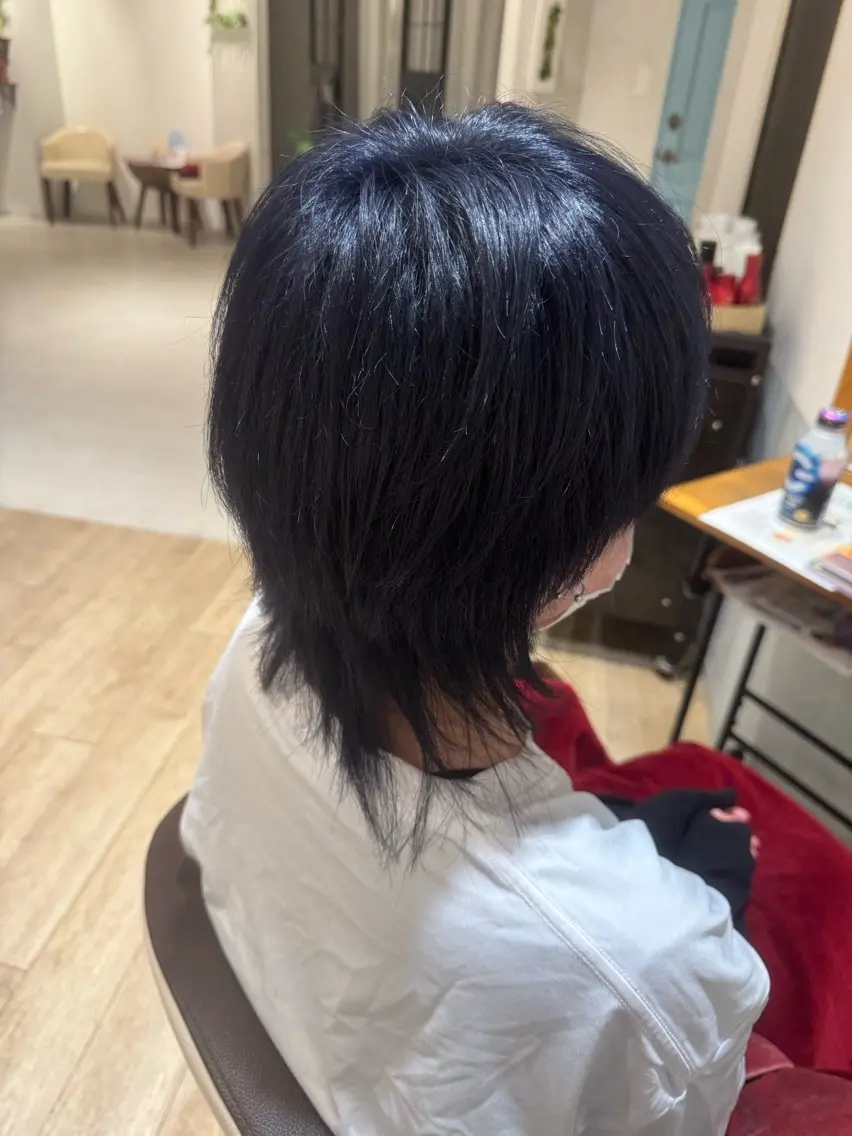 ミディアム ウルフカット ヘアカラー やまぐち まりんのヘアスタイル