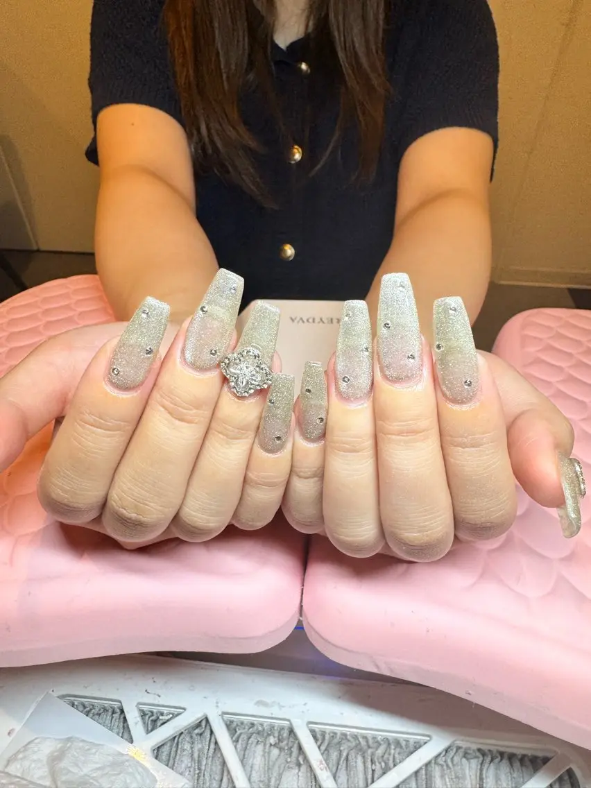 ネイル ハンドネイル 濱岡 咲のネイルデザイン