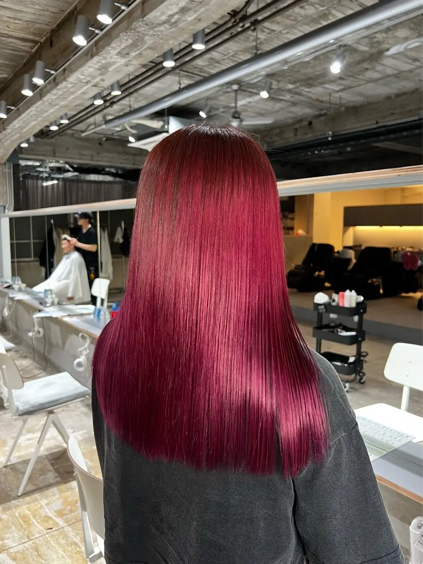 ロング ヘアカラー 夏見 柚羽のヘアスタイル