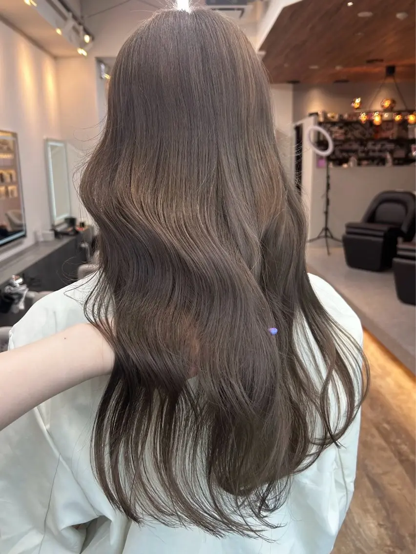 ロング カラー ヘアカラー トリートメント Ayame / ハイトーンカラーのヘアスタイル
