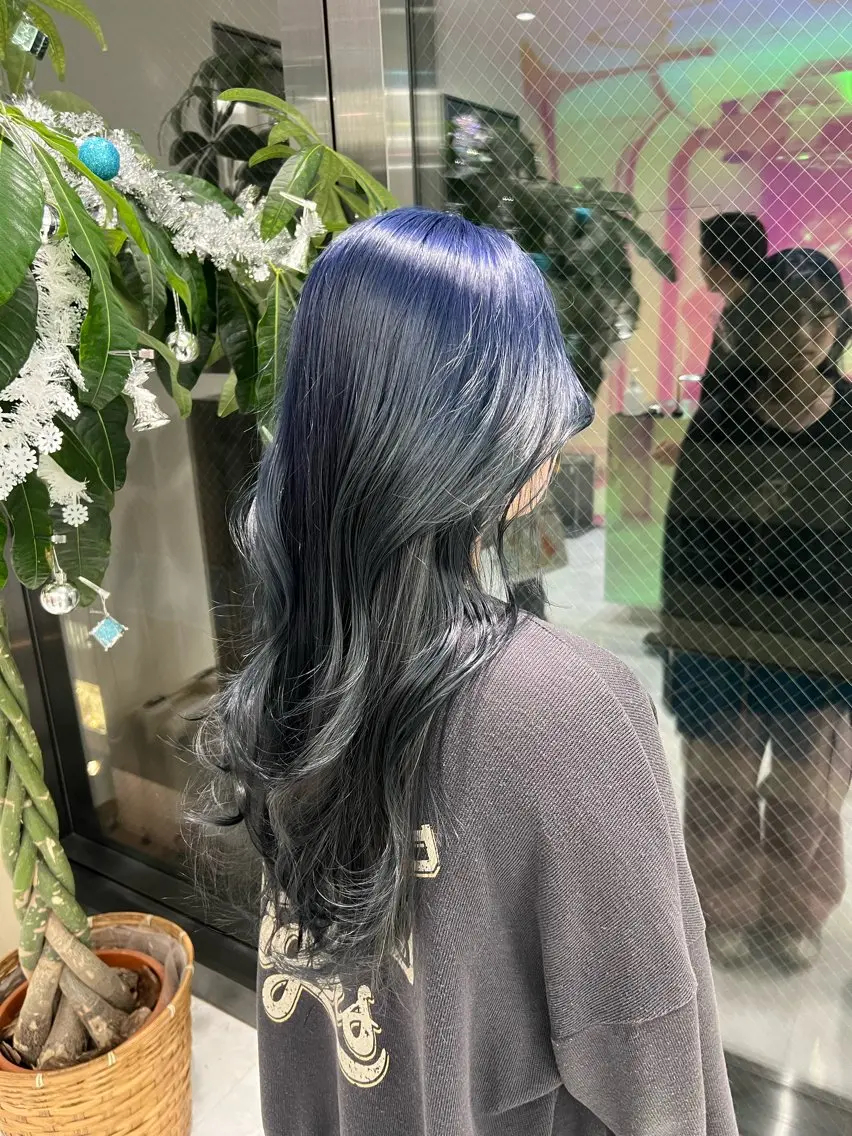 ロング カラー デザインカラー KANAMI 🌏のヘアスタイル