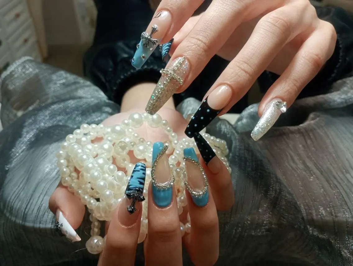 ネイル 長さ出し フレンチネイル ジェルネイル ガラスフレンチ 韓国ネイル Hana Bloom Nail💛Rinaのネイルデザイン