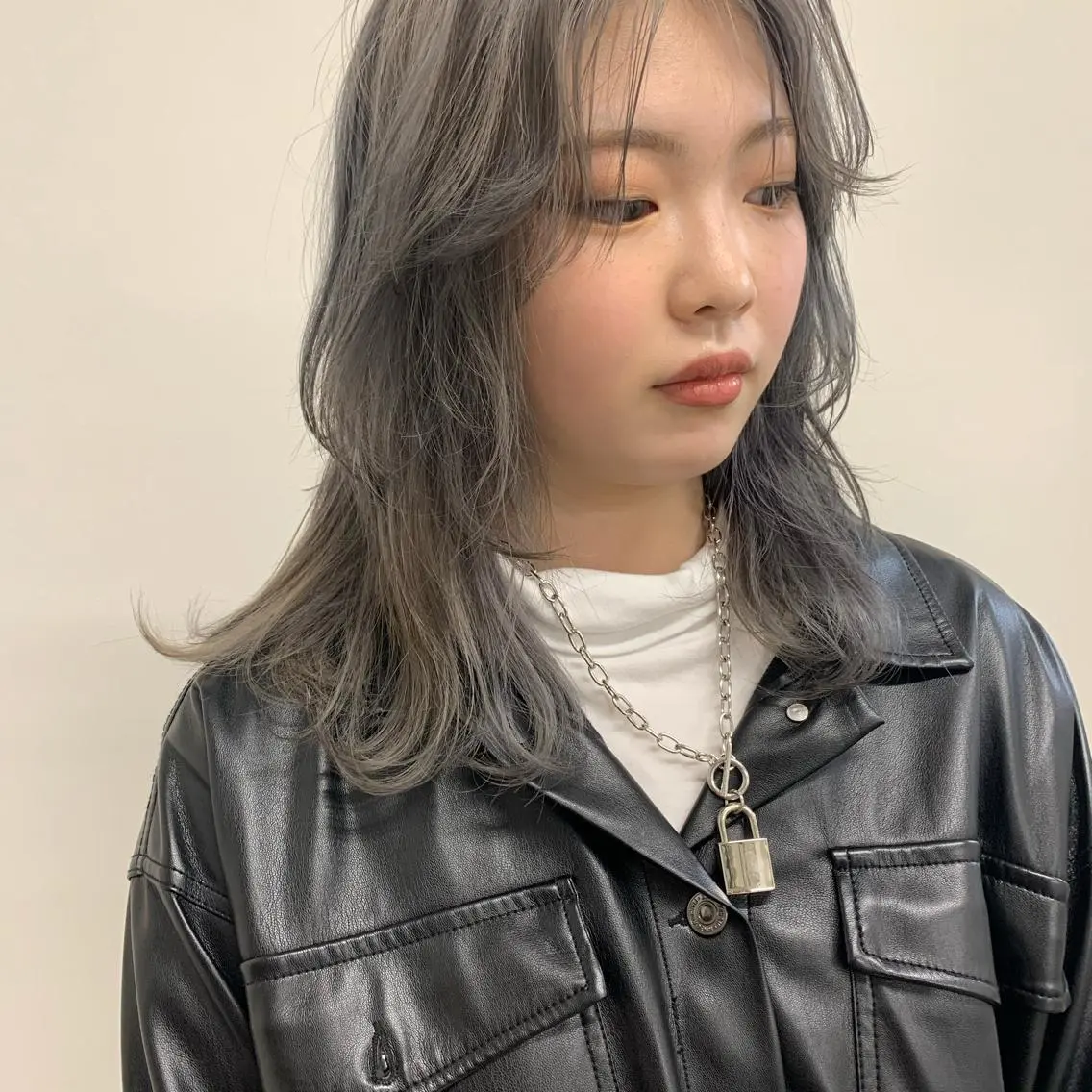 ミディアム カラー レイヤーカット ウルフカット カット ヘアカラー 石井 静のヘアスタイル
