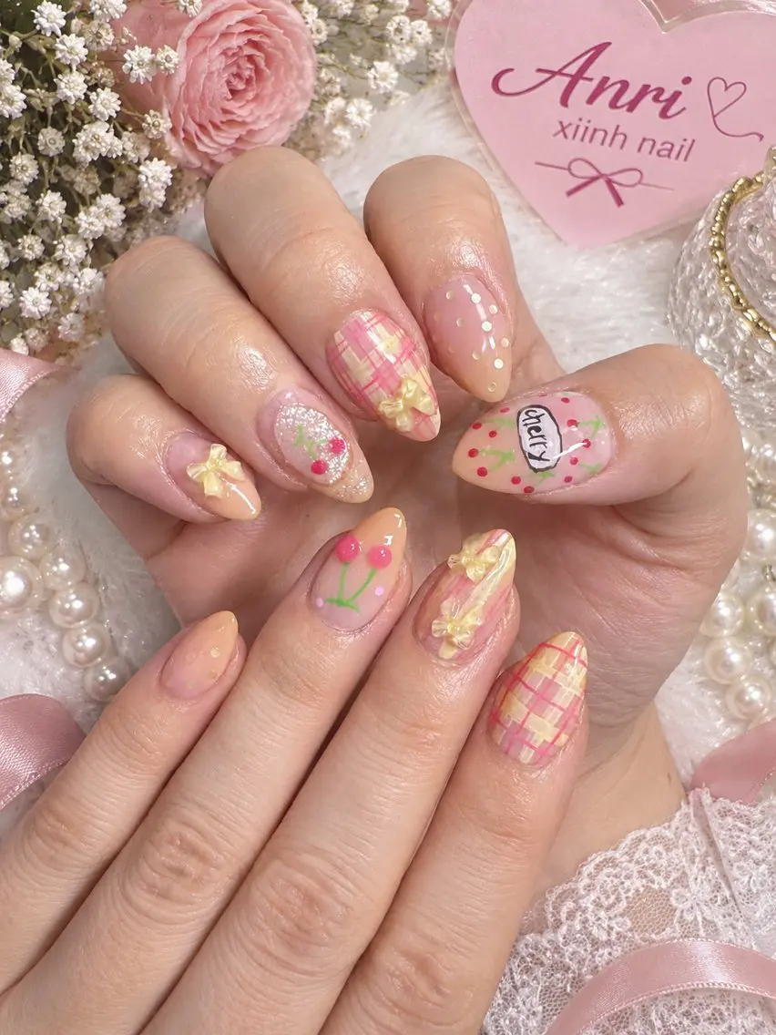 ネイル チークネイル 長さ出し フットネイル ジェルネイル 卒業式 𝓐𝓷𝓻𝓲 XiinhNailのネイルデザイン
