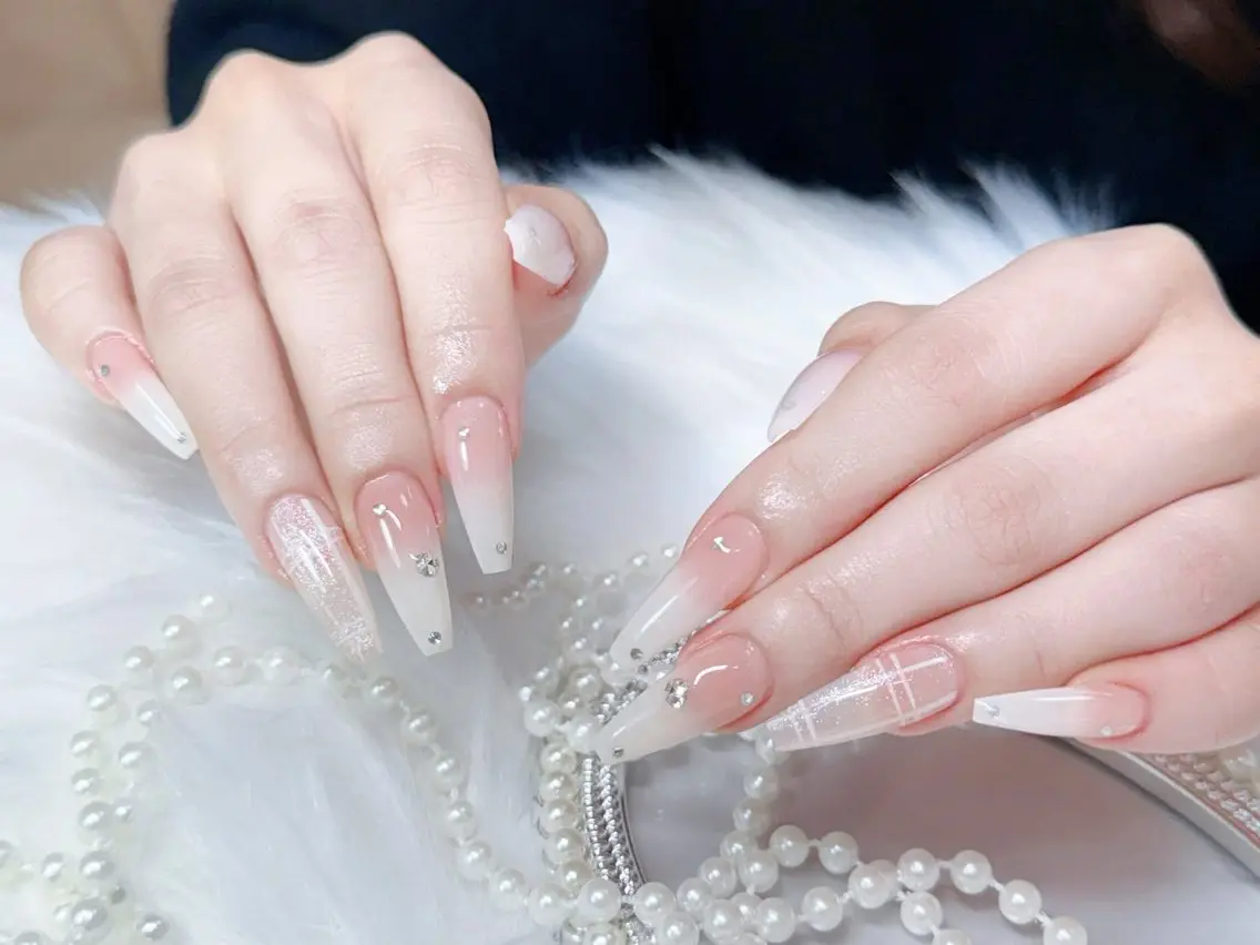 ネイル ジェルネイル キラキラネイル 韓国ネイル 持ち込み パラジェル ハンドネイル GOHOUBI Nail 心斎橋店のネイルデザイン