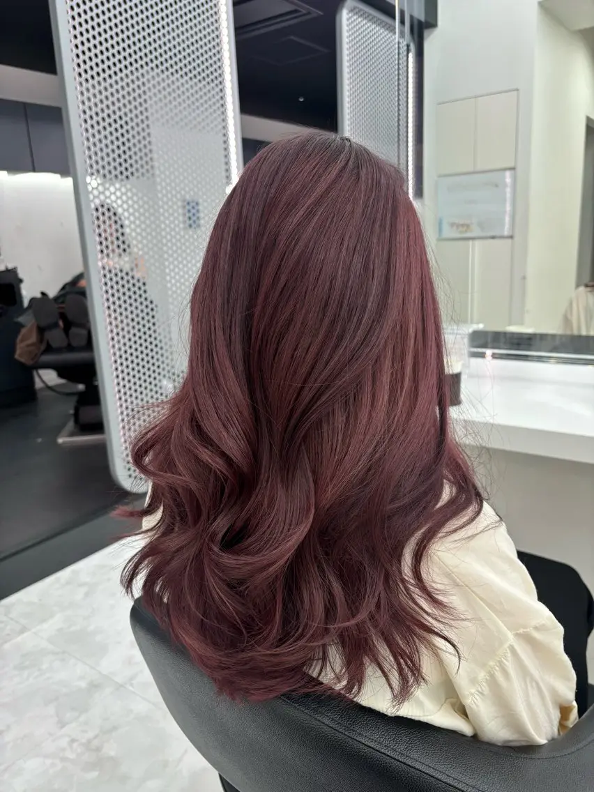 ロング カラー 抜け感レイヤー︴ ニュアンスカラーのヘアスタイル