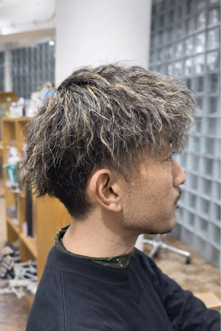 パーマ メンズ メンズハイライト メンズメッシュ メンズパーマ ツイストスパイラルパーマ スパイラルパーマ カット ヘアカラー えいじ｜ メンズ特化✂️のヘアスタイル