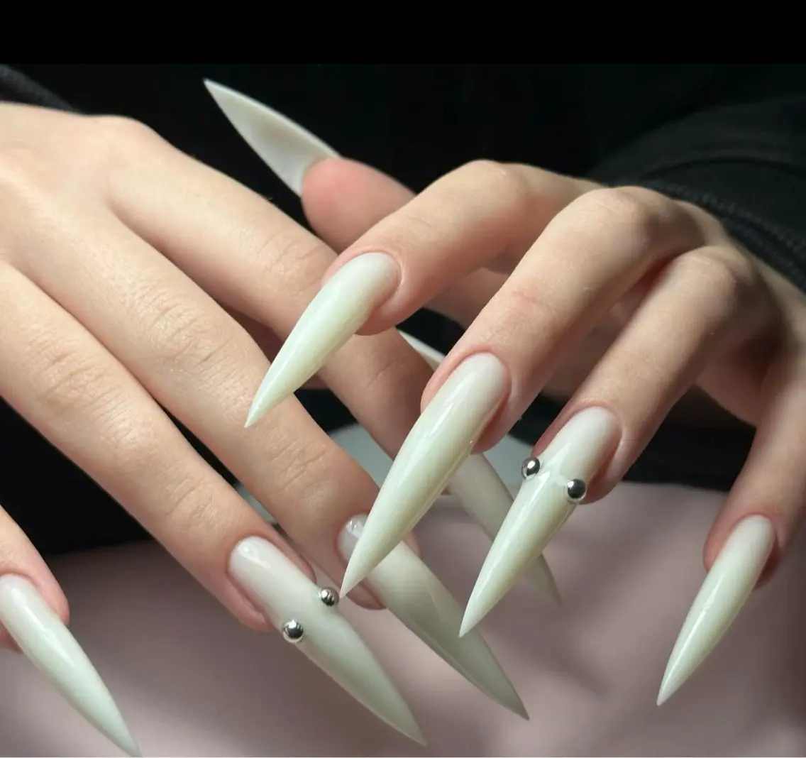 ネイル グラデーション キラキラネイル ワンカラーネイル 冬ネイル Jenn Nail Salonのネイルデザイン